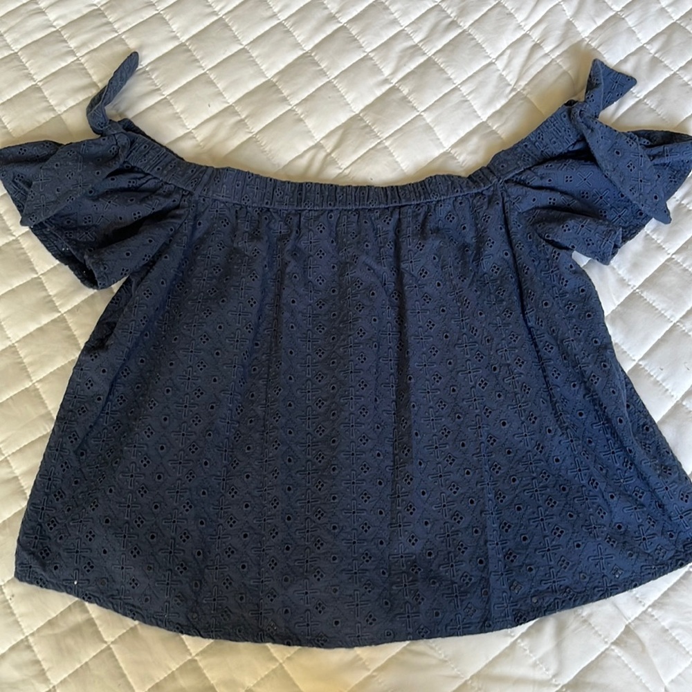Abercrombie & Fitch. Size Medium. Navy Blue.